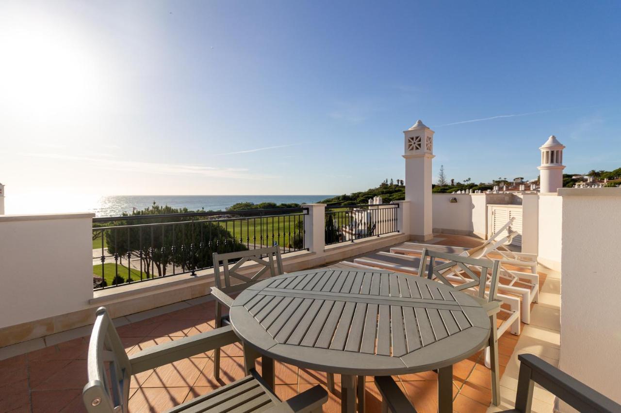 Apartamento com 2 Quartos e Vista Mar Parcial - 1.º Andar